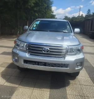 Photo - Toyota Land Cruiser 4.5 V8 VXR 2012 Silver