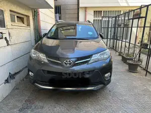 Photo - Toyota RAV4 2017 Gray