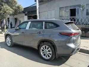 Toyota Highlander 2024 Gray