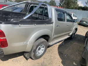 Toyota Hilux 2009 Gray