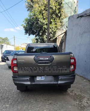 Toyota Hilux 2021 Gray