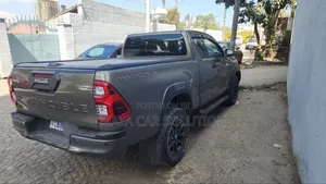 Toyota Hilux 2021 Gray