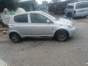 Toyota Vitz 2004 Silver