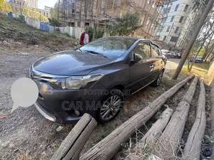 Toyota Yaris SE Hatchback 5dr 2014 Gray