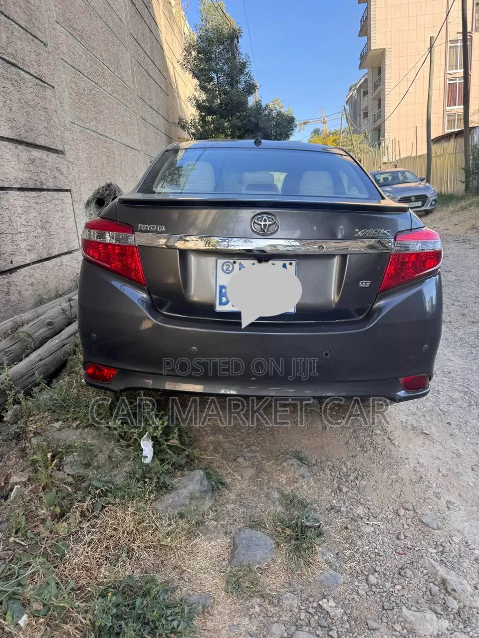 Toyota Yaris SE Hatchback 5dr 2014 Gray