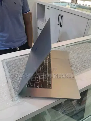 New Laptop Apple MacBook Pro 2019 32GB Intel Core I9 SSD 1T