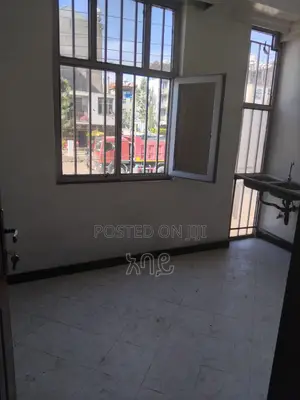 6bdrm Condo in Akaky Kaliti for sale