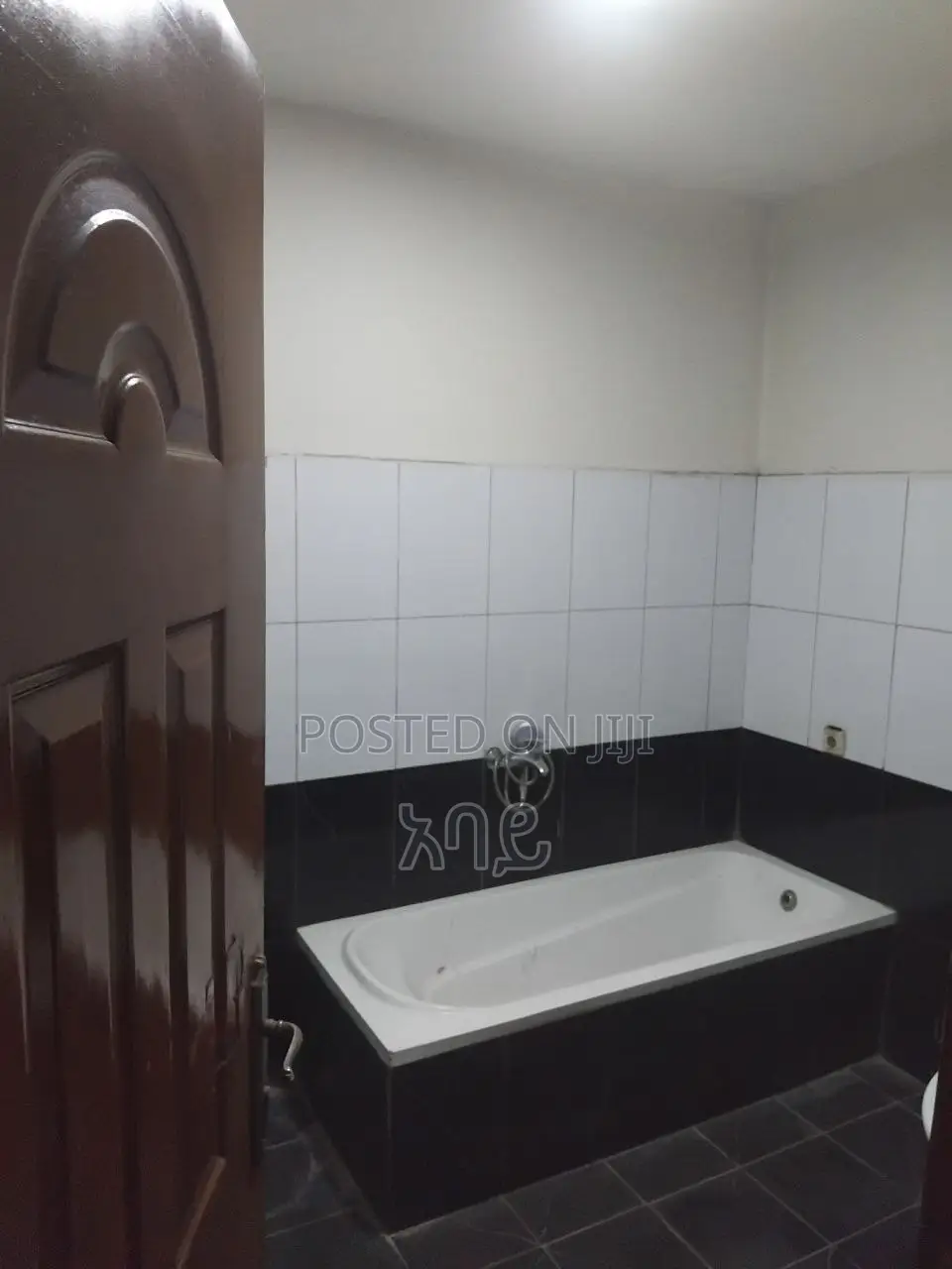 6bdrm Condo in Akaky Kaliti for sale