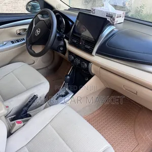 Toyota Yaris 2015 Gray