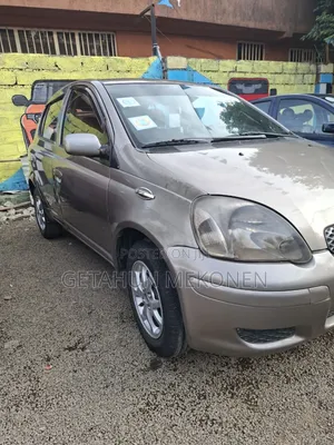 Photo - Toyota Vitz 2004 Gold