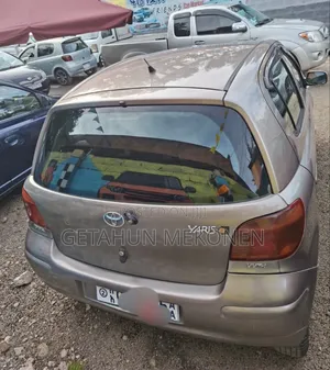 Toyota Vitz 2004 Gold