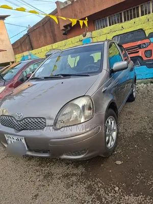 Toyota Vitz 2004 Gold