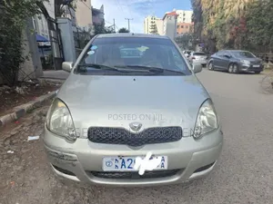 Photo - Toyota Vitz 2002