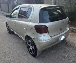Toyota Vitz 2002