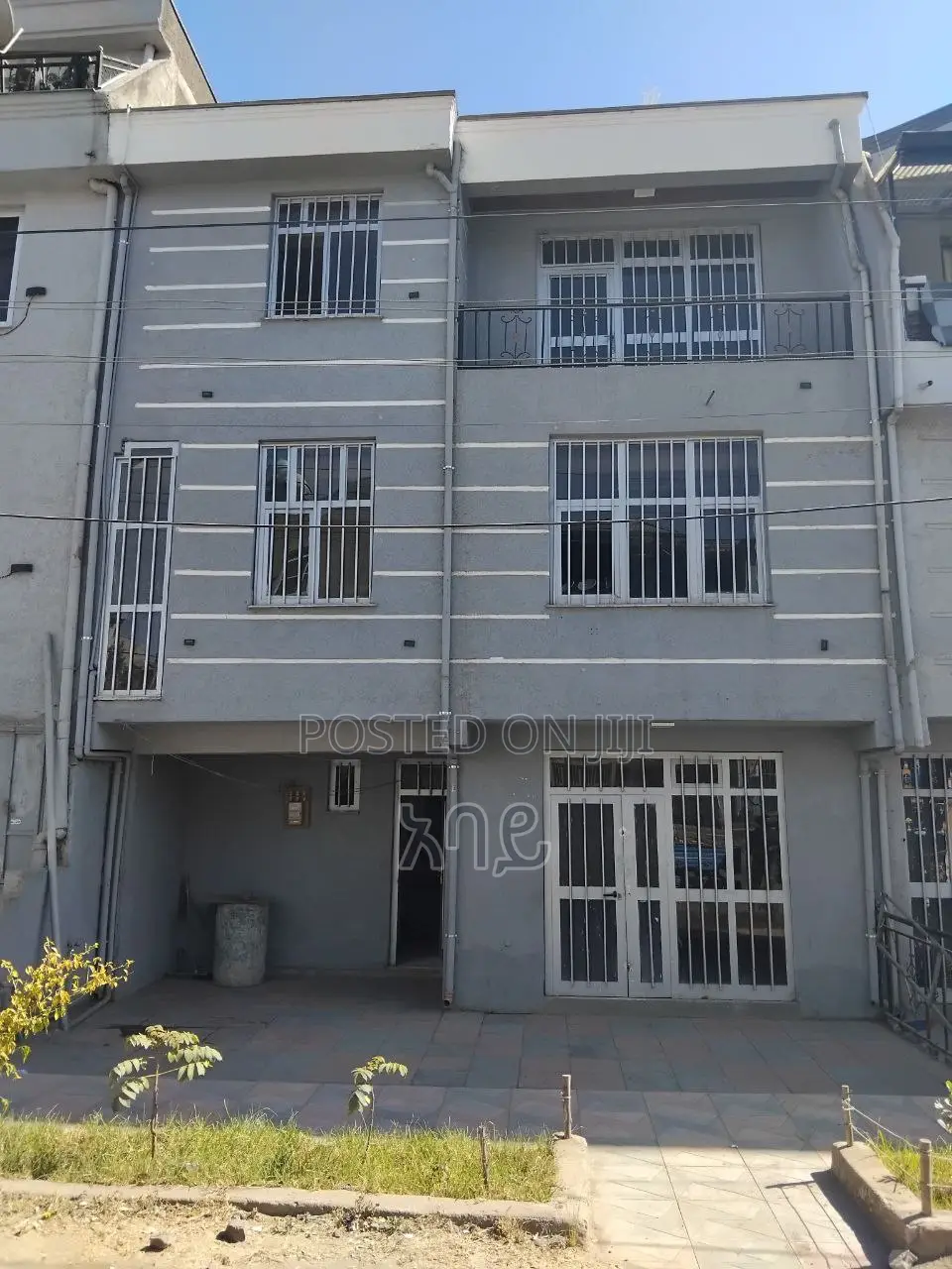 6bdrm Condo in Akaky Kaliti for sale