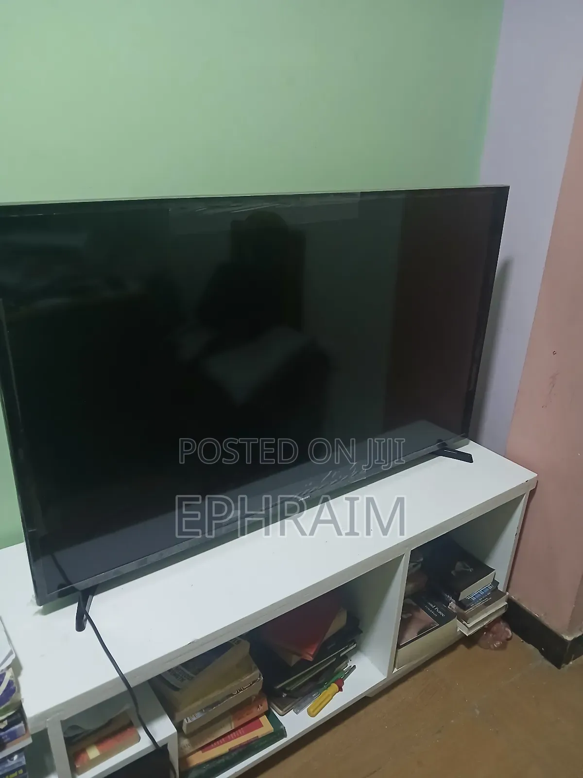 Samsung Tv With Stand 5 Series. It's Fairly New.