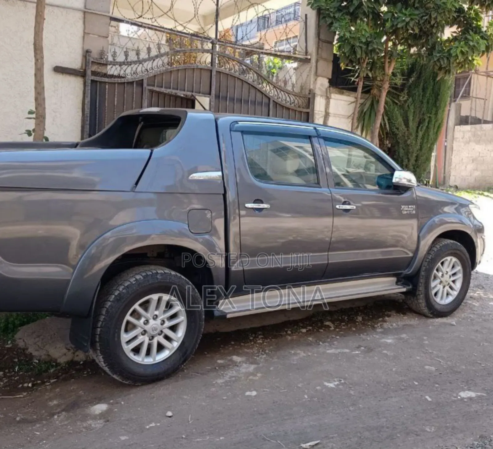 Toyota Hilux 2015 Gray