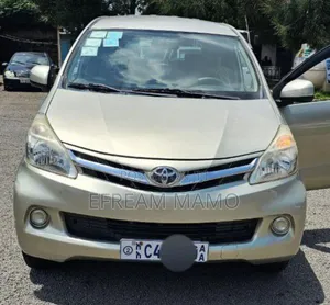 Photo - Toyota Avanza 2015 Gold