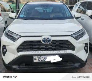 Toyota RAV4 2022 White