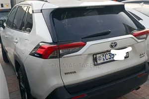 Toyota RAV4 2022 White