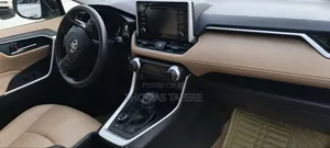 Toyota RAV4 2022 White