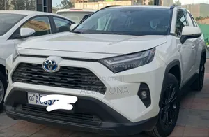 Photo - Toyota RAV4 2021 White