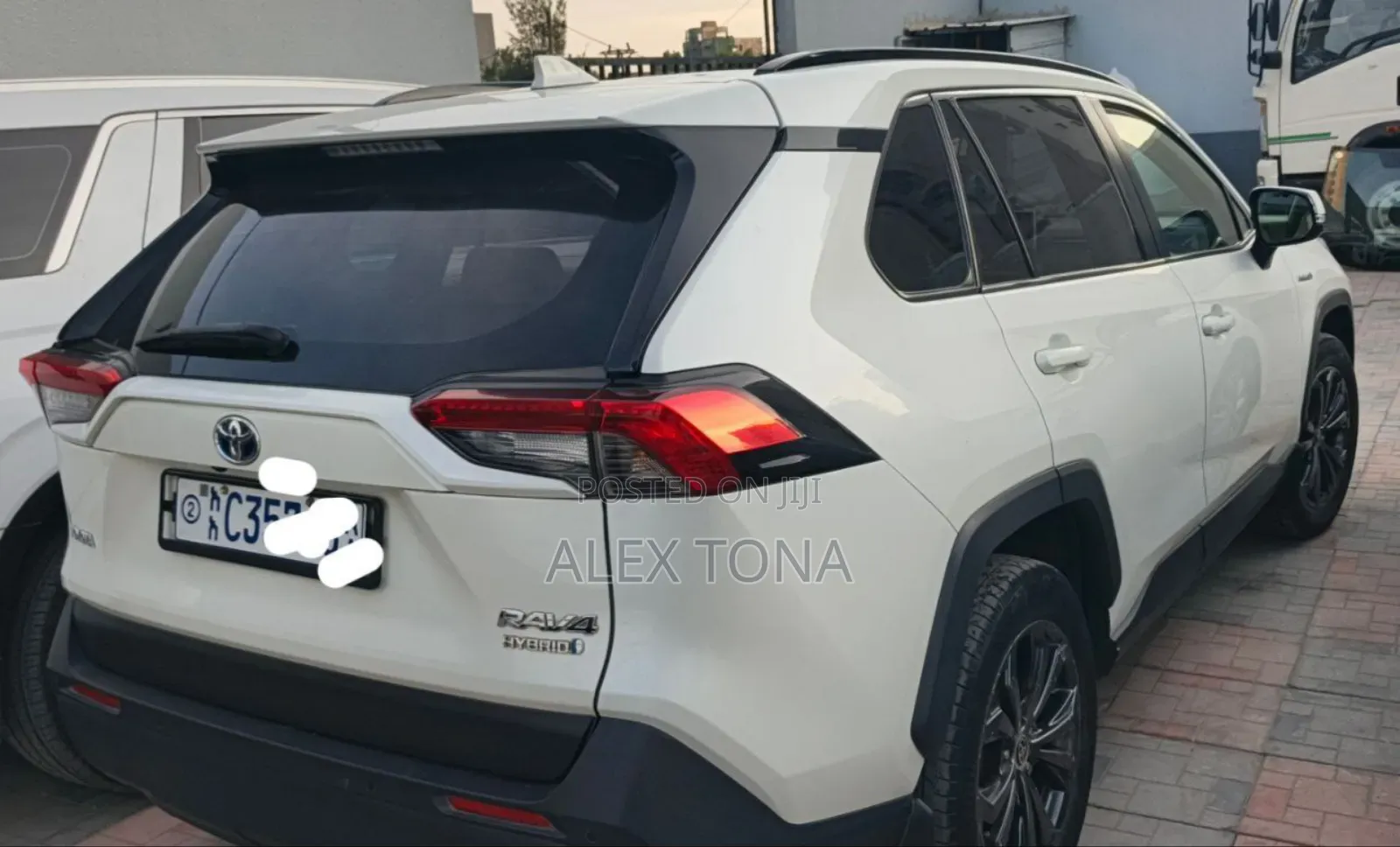 Toyota RAV4 2021 White