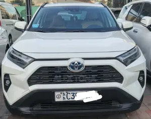 Toyota RAV4 2021 White