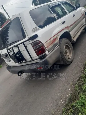 Toyota Land Cruiser 2006 White