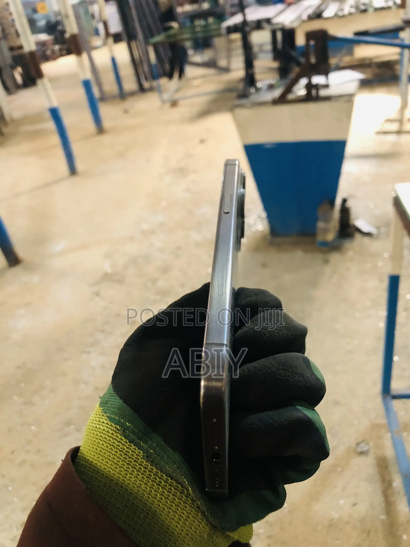 New Apple iPhone 15 Pro Max 512 GB Silver