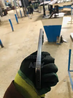 Photo - New Apple iPhone 15 Pro Max 512 GB Silver