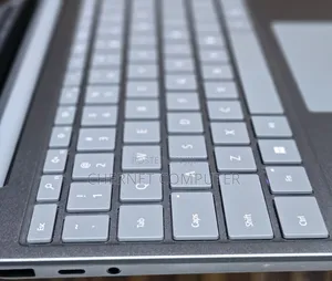 New Laptop Microsoft Surface 8GB Intel Core I5 SSD 256GB