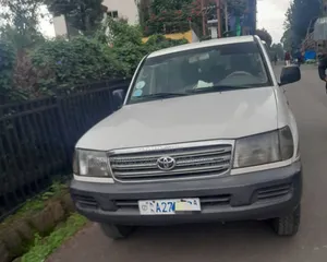 Photo - Toyota Land Cruiser 2006 White