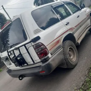 Toyota Land Cruiser 2006 White