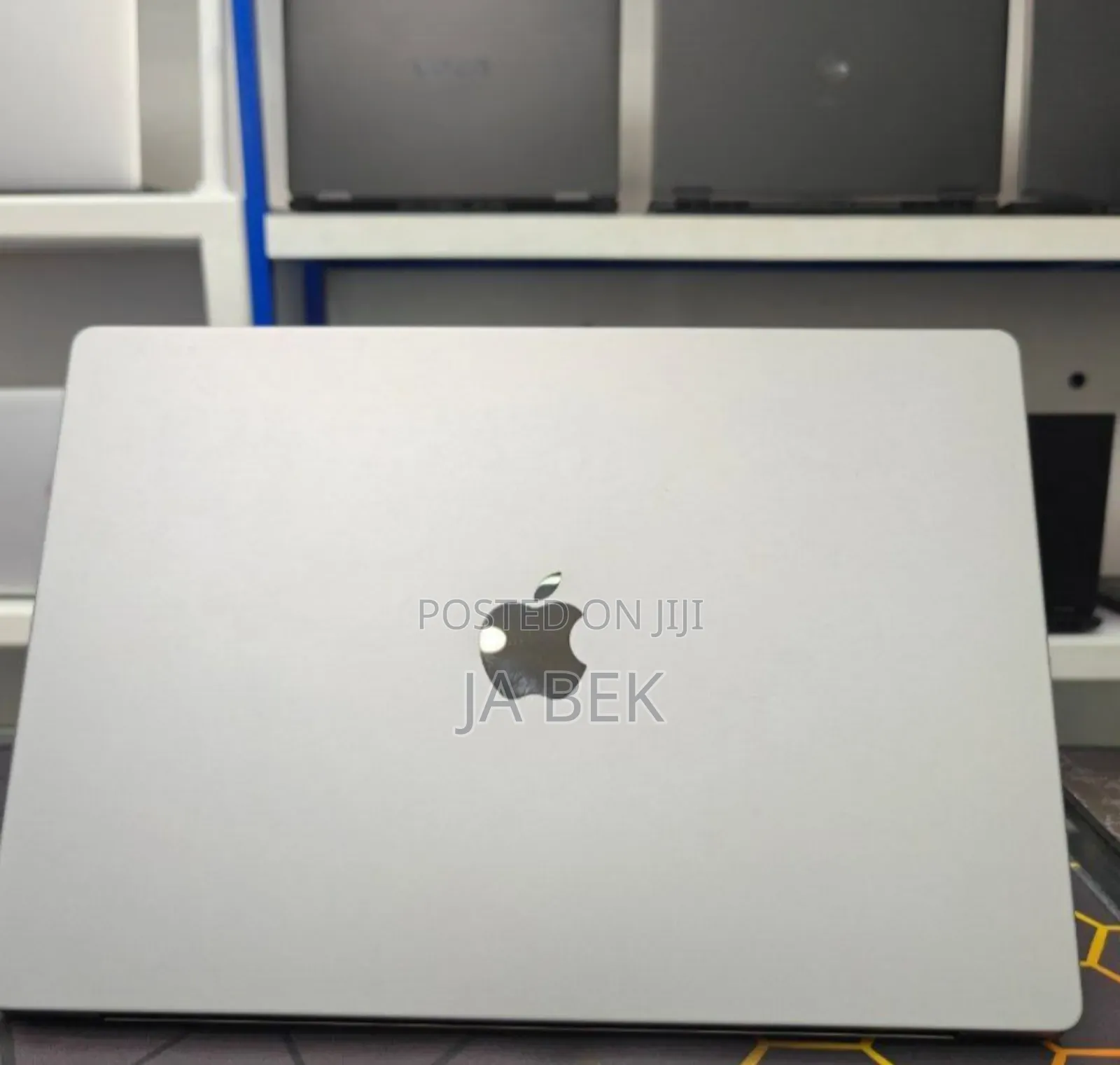 New Laptop Apple MacBook Pro M1 32GB Apple M1 Max SSD 1T