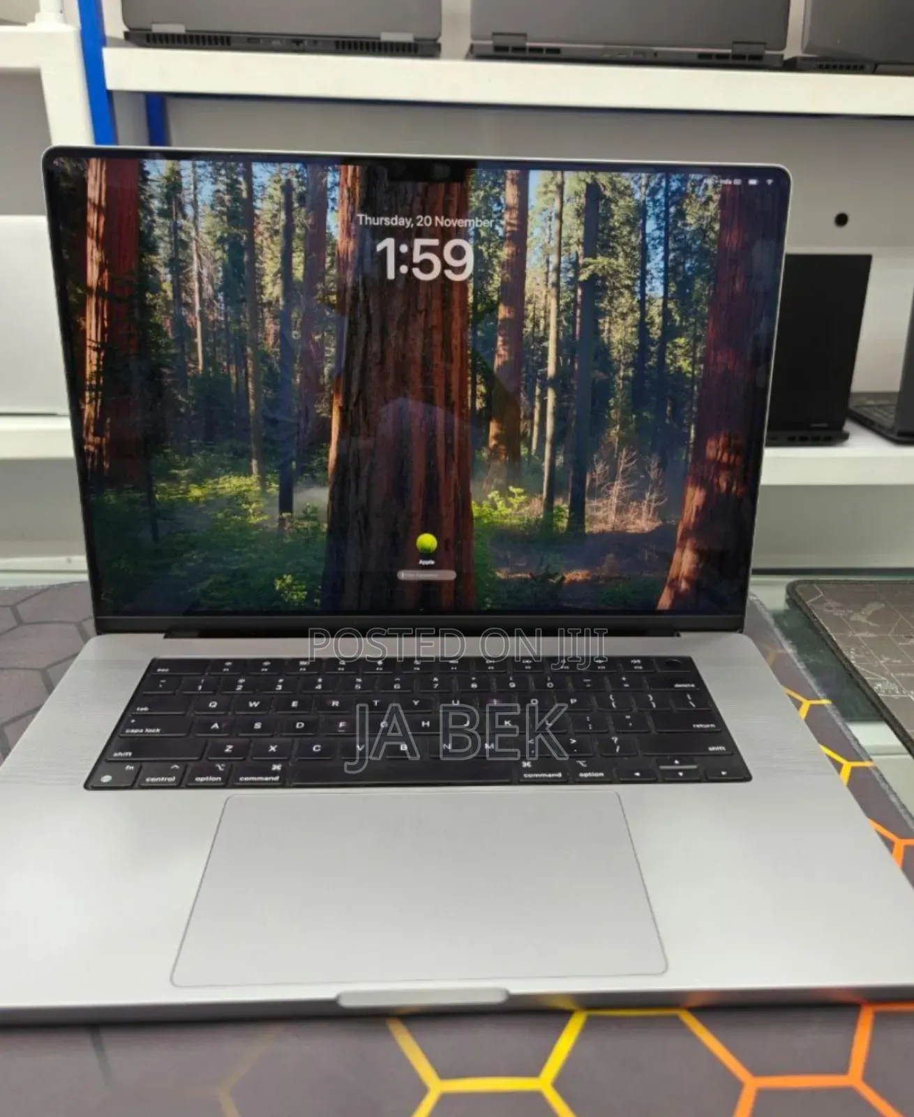 New Laptop Apple MacBook Pro M1 32GB Apple M1 Max SSD 1T