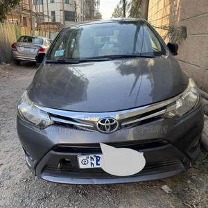Photo - Toyota Yaris 2014 Gray