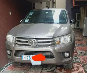 Toyota Hilux 2020 Gold