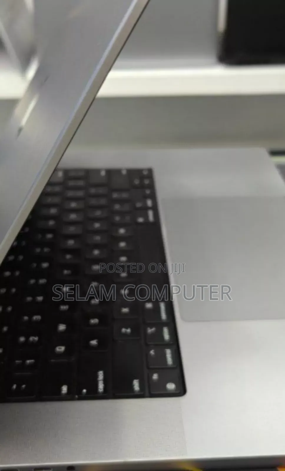 New Laptop Apple MacBook Pro M1 8GB Apple M1 Max SSD 4T