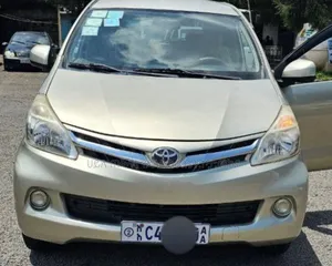 Photo - Toyota Avanza 2016 Gold