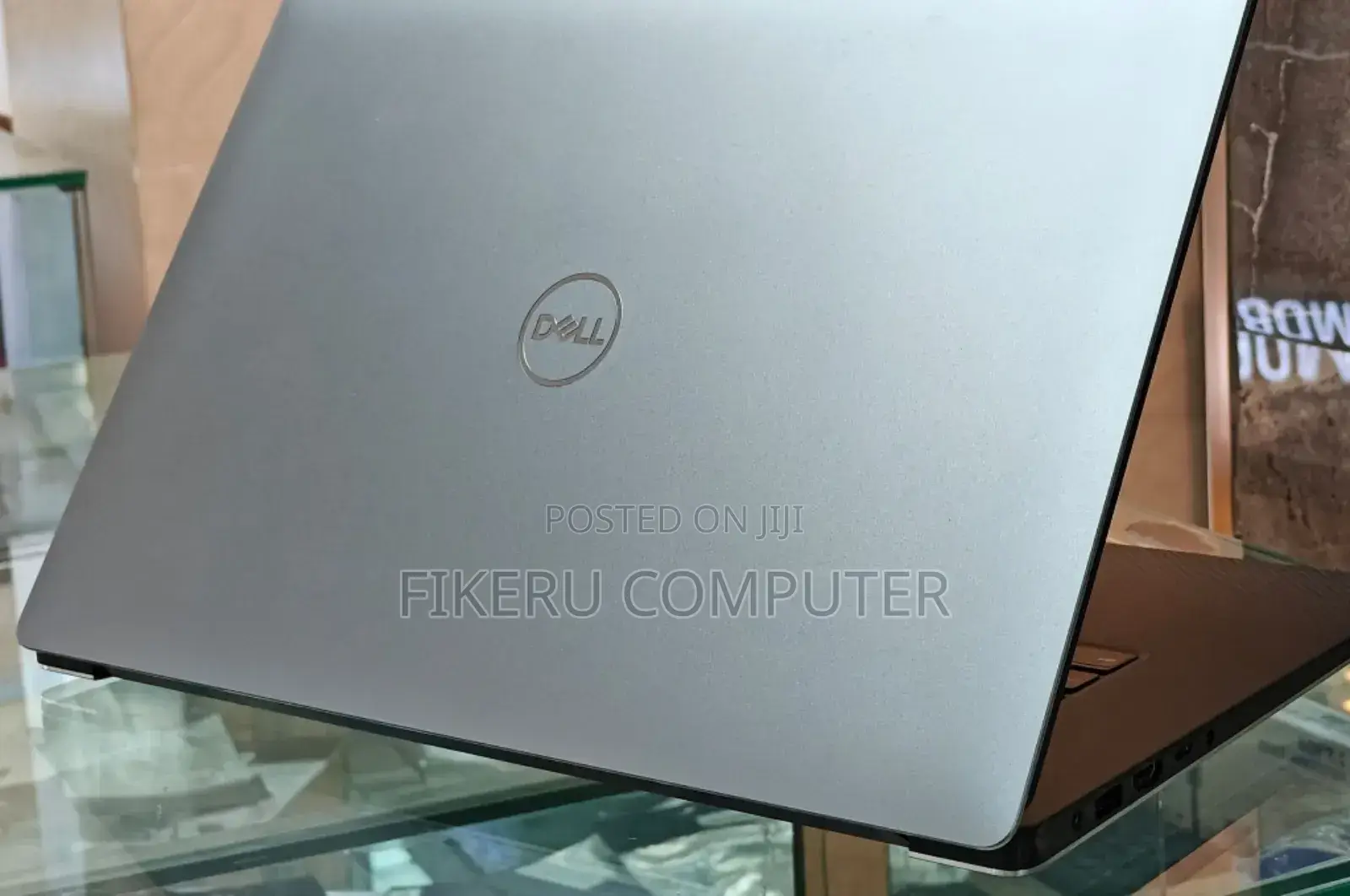 New Laptop Dell Precision 5540 16GB Intel Core I7 SSD 512GB