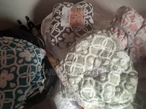 ጋቢ ለምኔ በተለያየ ቀለም እና ዲዛይን