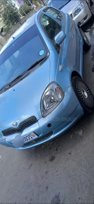 Photo - Toyota Vitz 2001 Blue