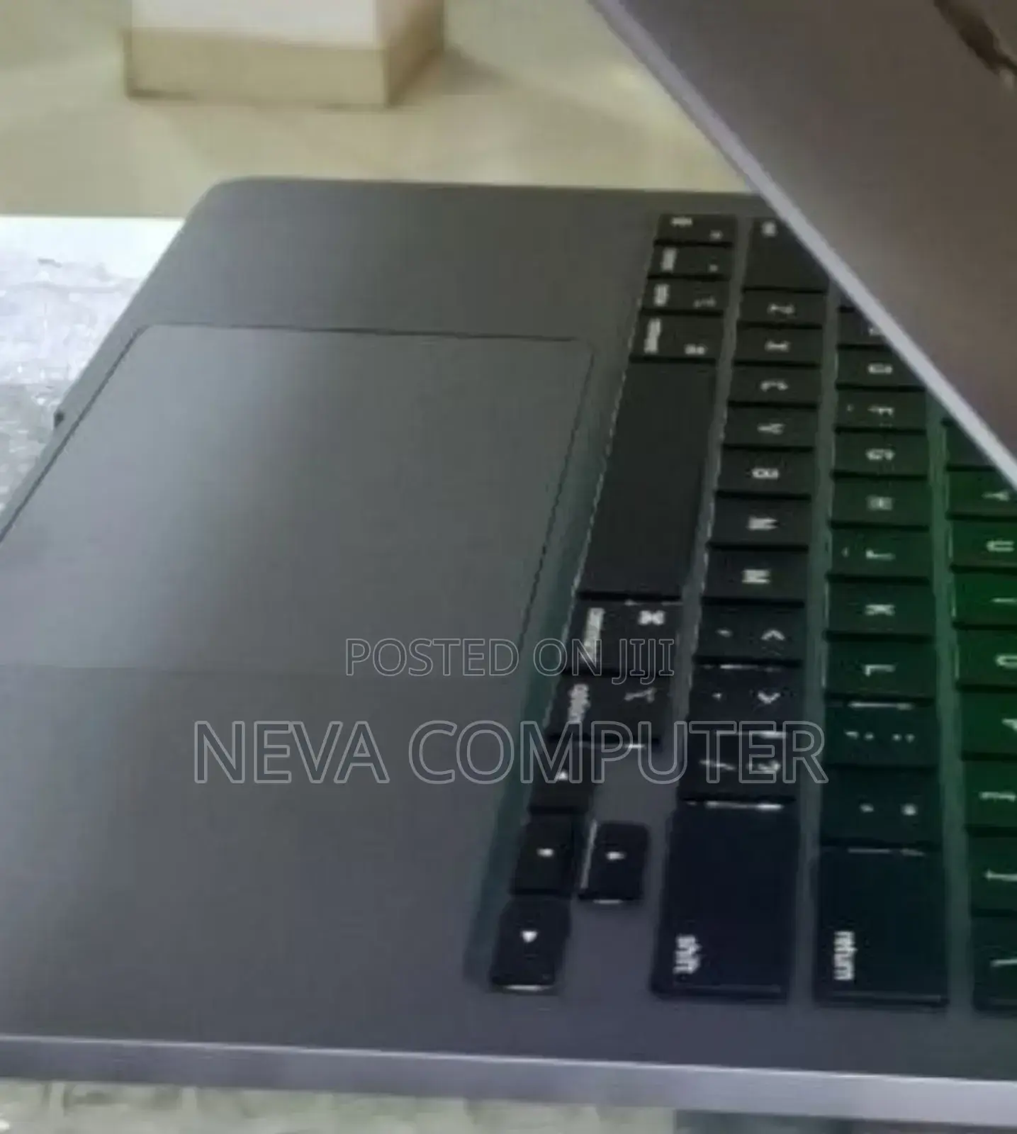 New Laptop Apple MacBook Pro 2019 16GB Apple M1 Max SSD 256GB