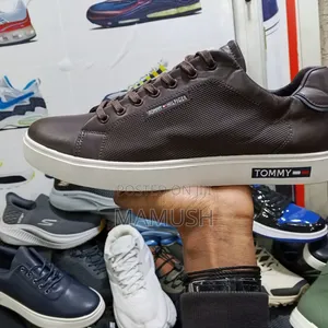 This Is Apair Tommy Hilfiger Casual Men's Sneakers in Brown Leather