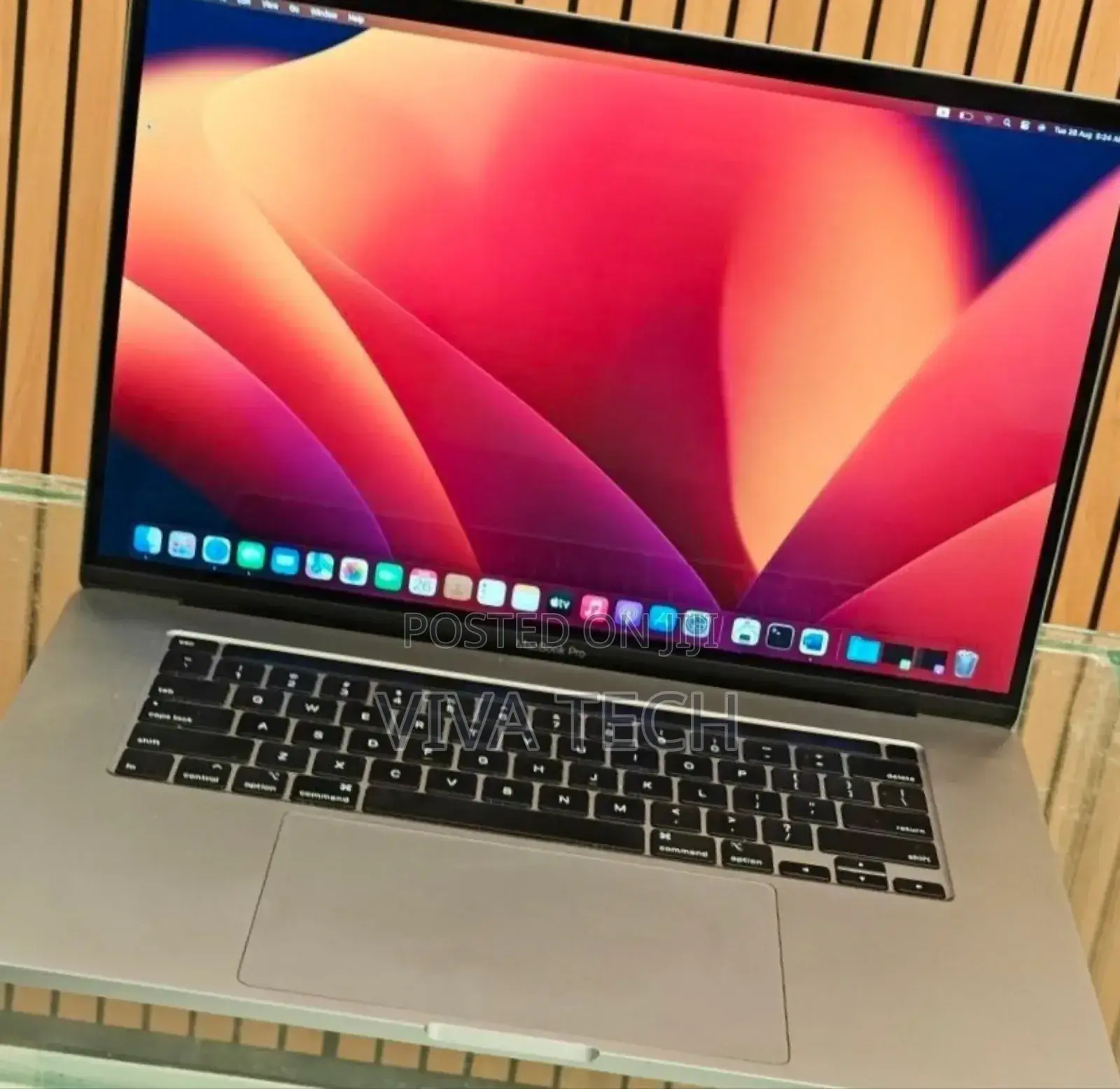 New Laptop Apple MacBook Pro 2019 16GB Intel Core I7 SSD 512GB