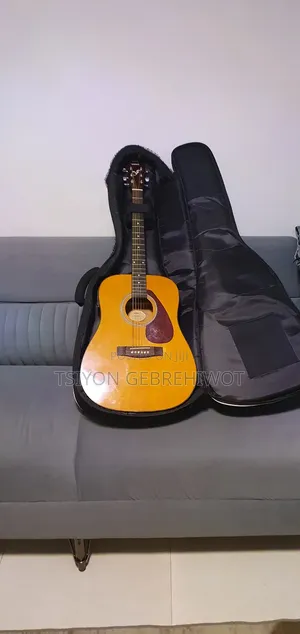 Photo - Yamaha F-340 Guitar