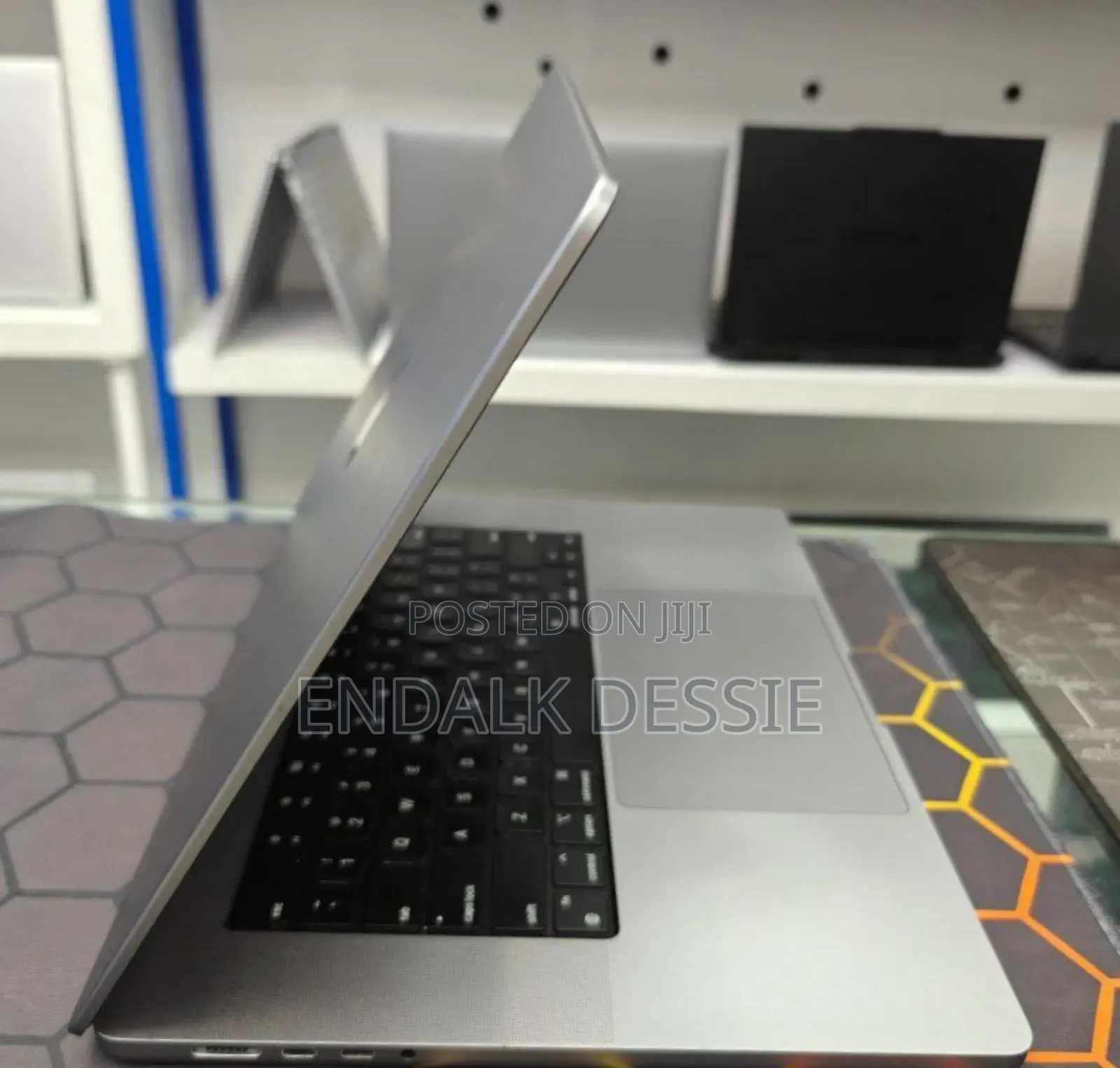 New Laptop Apple MacBook Pro M1 64GB Apple M1 Pro SSD 1T