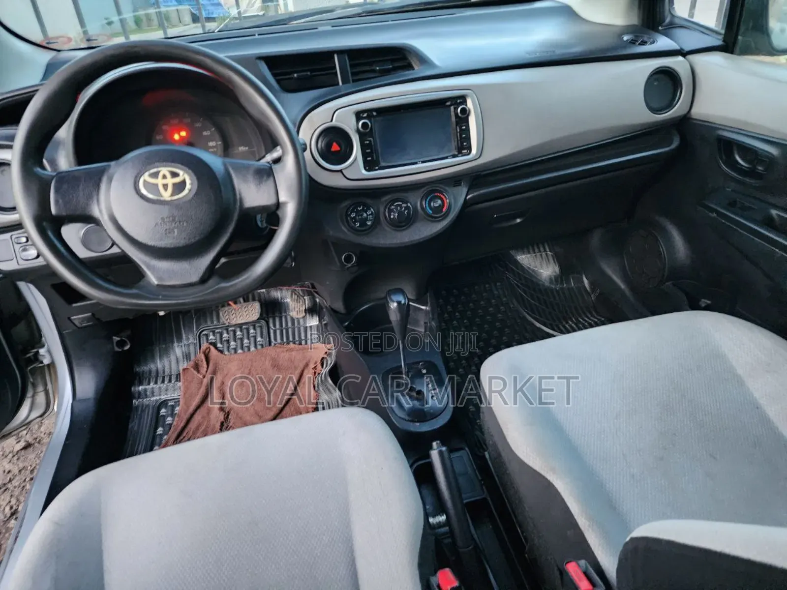 Toyota Yaris 2012 Silver