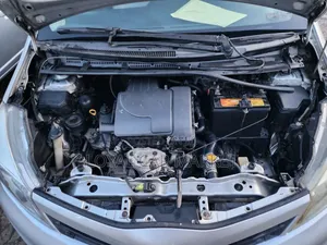 Toyota Yaris 2012 Silver